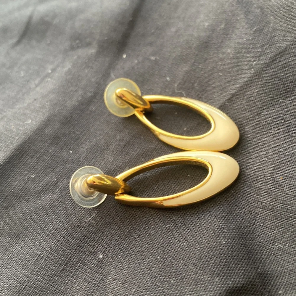 Vintage Trifari earrings - Picture 9 of 9